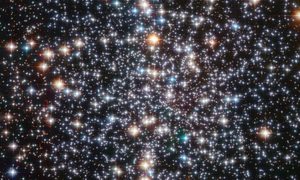 hubble caza agujeros negros medianos