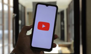 Cómo escuchar YouTube de fondo con otra aplicación abierta.