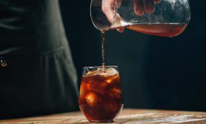 Te explicamos cómo hacer café frío en casa fácilmente.