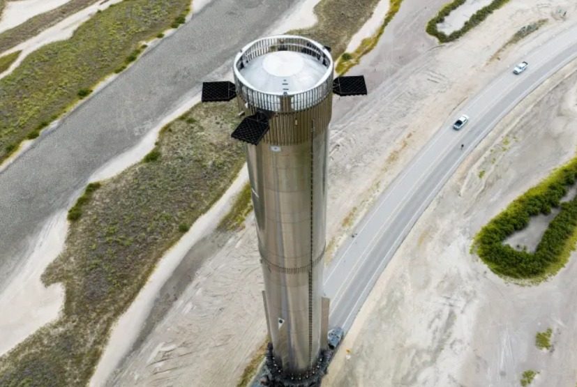 Cohete Super Heavy en su plataforma de lanzamiento