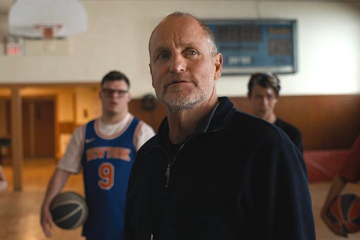 Woody Harrelson protagoniza Champions (2023).