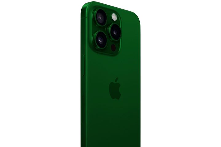 iPhone 15 Pro en verde
