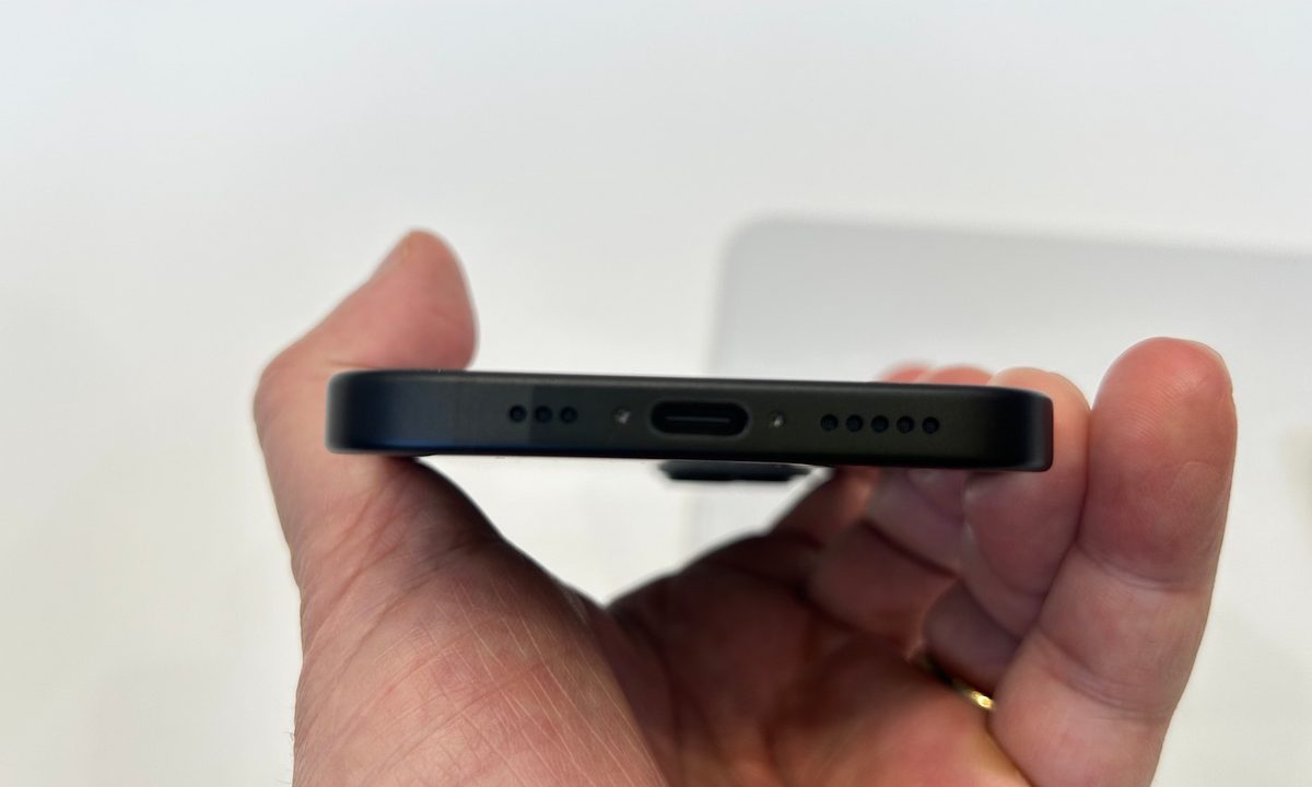 Puerto USB-C en iPhone 15