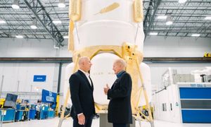 blue moon maqueta origin alunizar jeff bezos bill nelson