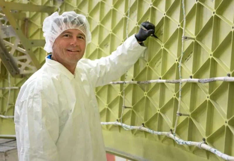 astronautas firman cohete artemis ii captura web 30 11 2023 95859 www digitaltrends com