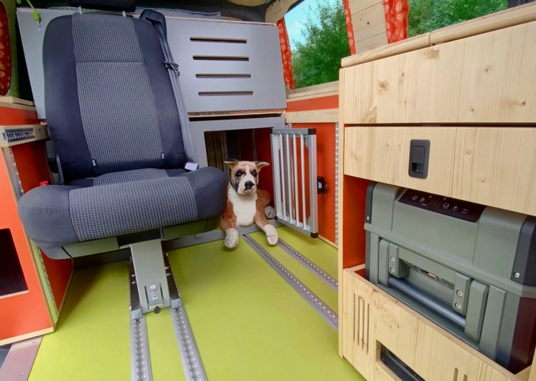 vw dog camper autocaravana perros captura web 7 12 2023 17339 newatlas com