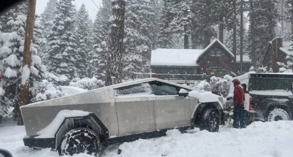 Cybertruck en la nieve