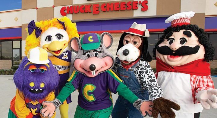 Chuck E. Cheese figuras