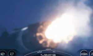 mira primer plano aterrizaje cohete propulsor spacex