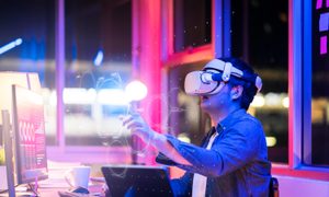 cinco tendencias tecnologicas 2024 joven asiatico auriculares gafas portatiles reunion virtual linea espacio digital que trab