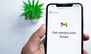 gmail dictar por voz ia escribe correo solen feyissa hqsevyn56k0 unsplash
