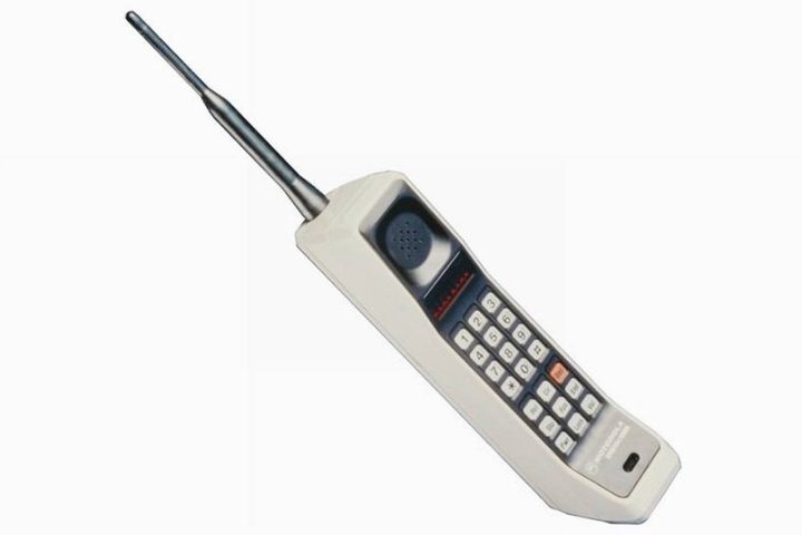 Motorola DynaTAC 8000x (1984).