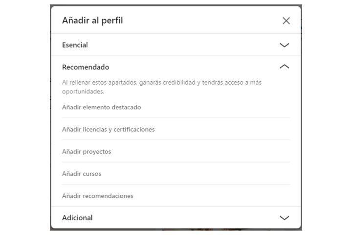Menú desplegable de recomendaciones en LinkedIn.