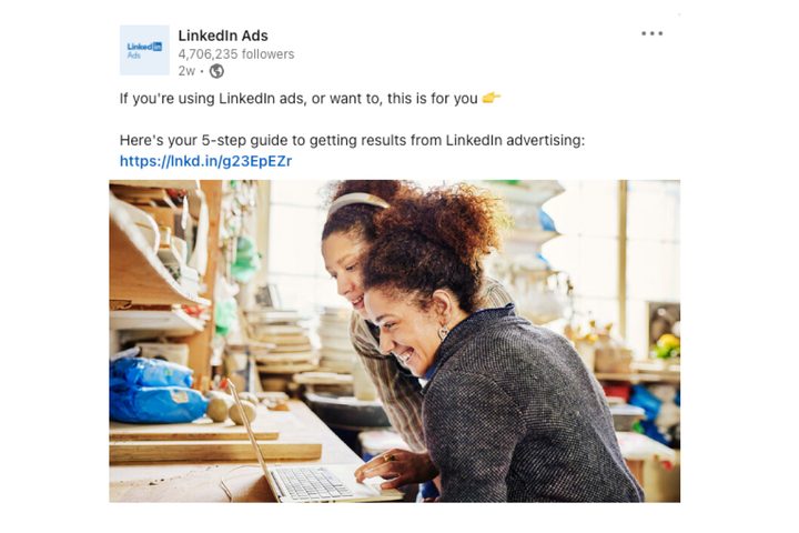 Ejemplo de un artículo publicado en el feed de LinkedIn.