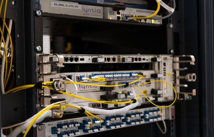 Prueban en España una red de fibra óptica hueca.