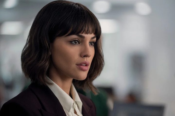 Auggie Salazar (Eiza González).