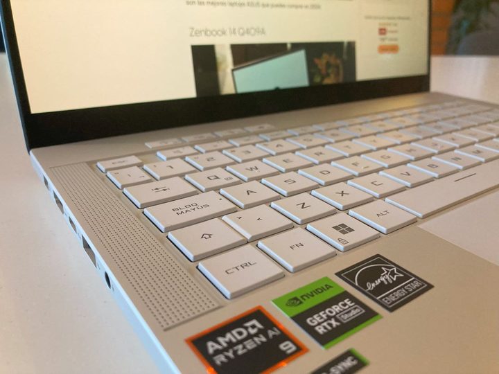 Una fotografía de la ASUS ROG Zephyrus G14 2024.