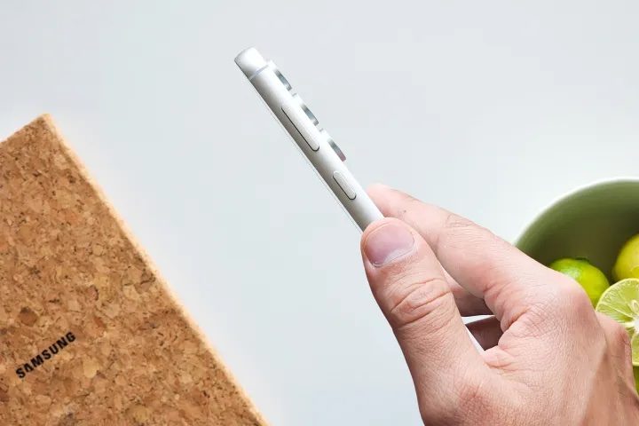 Una fotografía del Galaxy S23 FE.