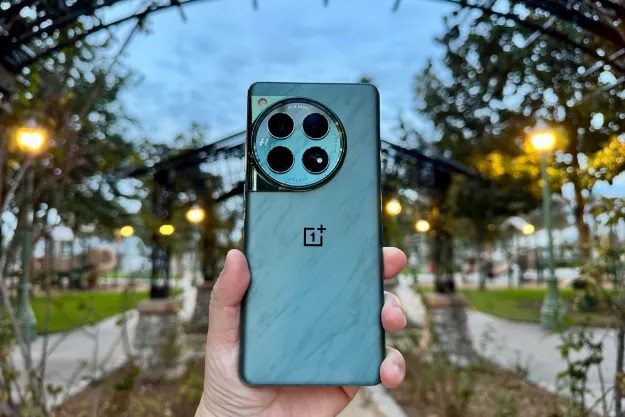 Una fotografía del OnePlus 12.