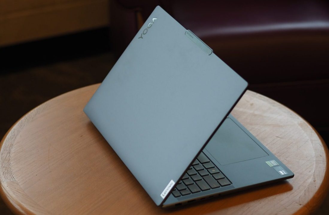 macbook pro 16 vs lenovo yoga 9i