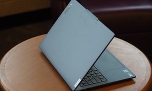 macbook pro 16 vs lenovo yoga 9i