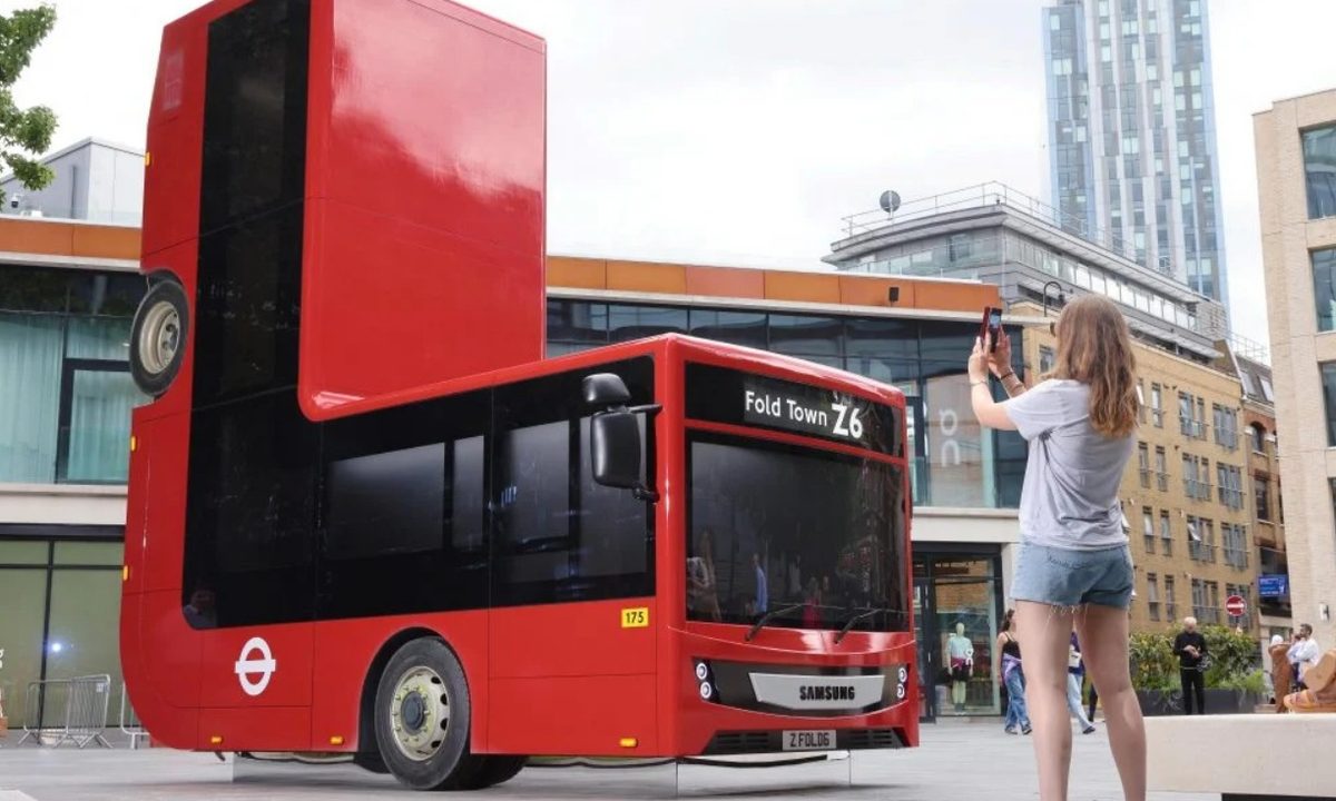 bus londres se dobla samsung galaxy z fold 6 homenaje