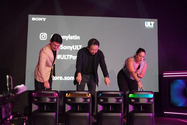 Una foto de la presentación de la línea Sony ULT en Ciudad de México.