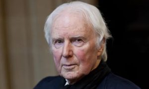 Crítico de arte Brian Sewell