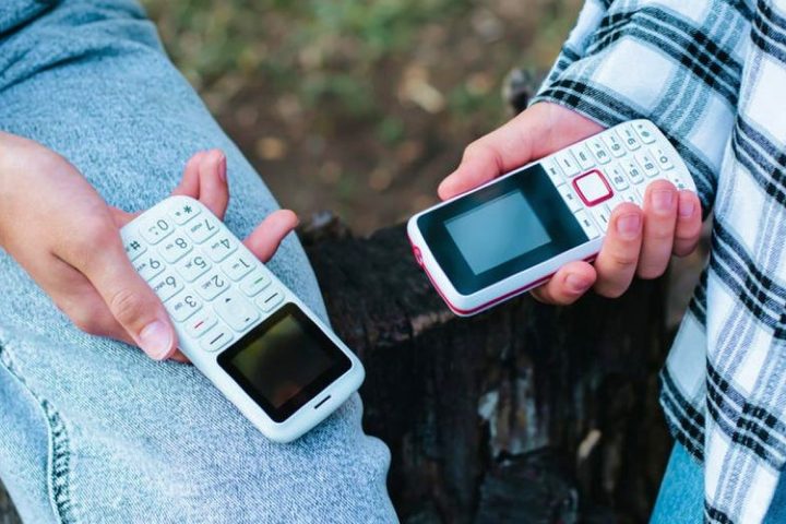 Dumbphones teléfonos tontos.