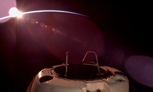 nave espacial crew dragon puesta sol orbital de