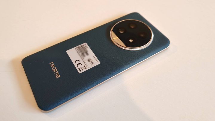 Una fotografía del Realme 13 Pro+.