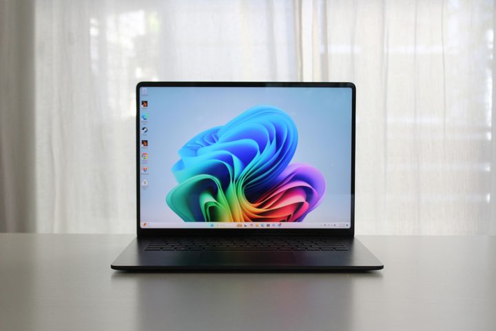 Una fotografía de la Surface Laptop 7.