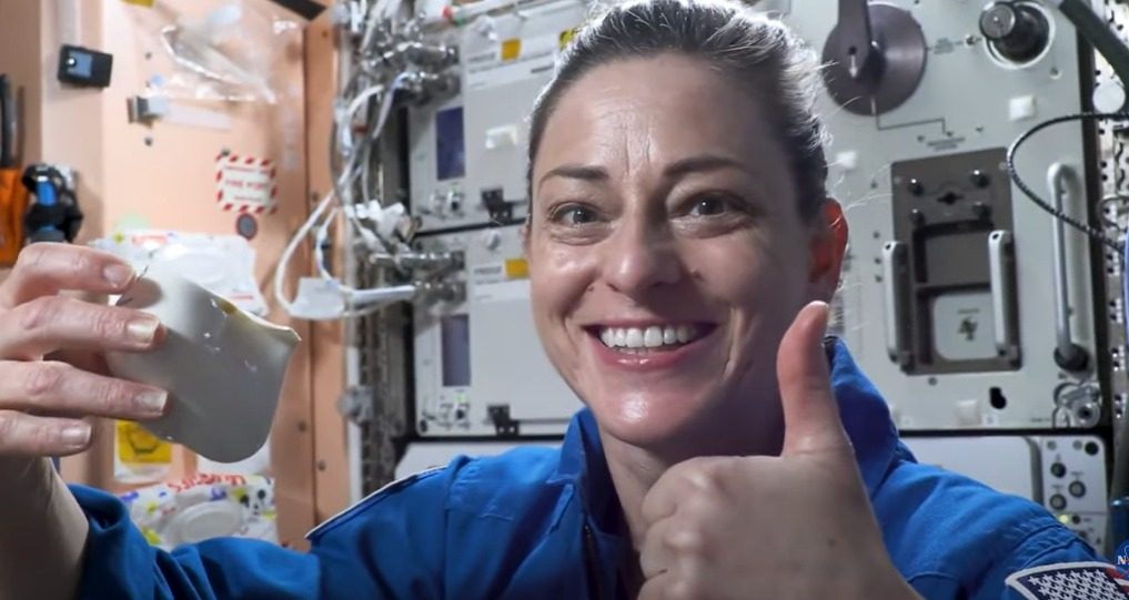 como astronautas toman cafe espacio astronauta caf