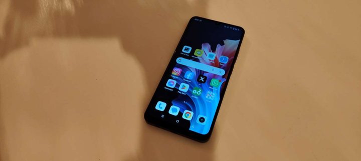 Una fotografía del realme Note 60.