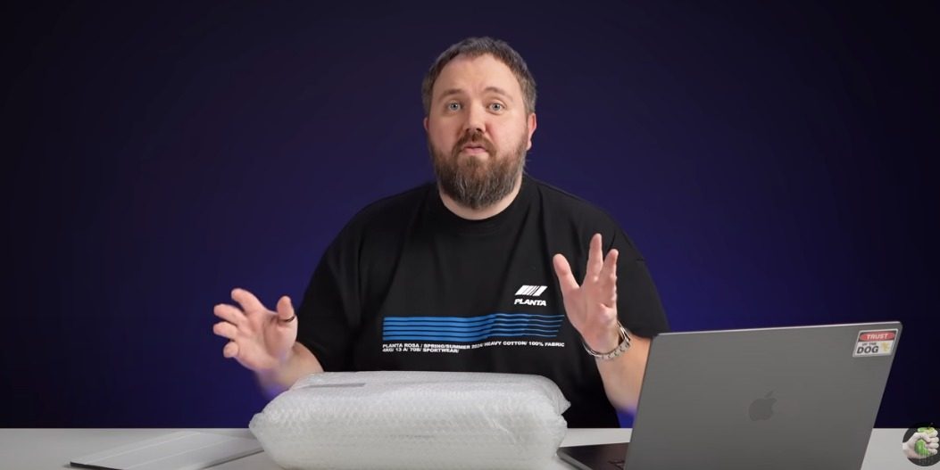 Youtuber ruso unboxing MacBook Pro M4