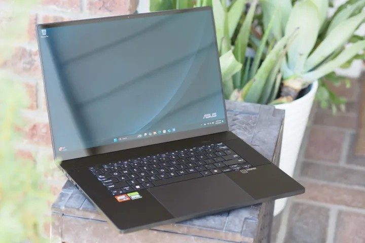 Una imagen de la ASUS ProArt P16 (H7606).