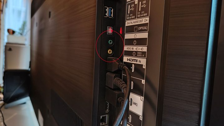 Puertos de una Android TV.