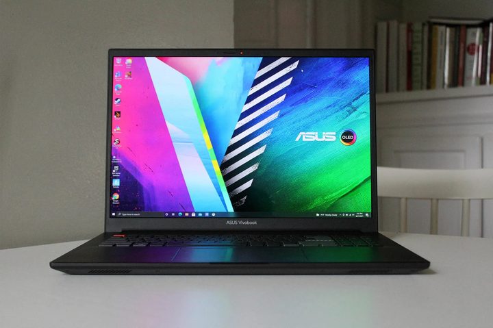 Una fotografía de la ASUS Vivobook 16.