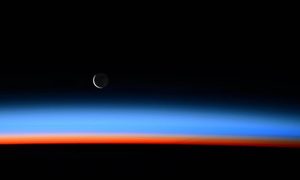 corte unas astronauta luna