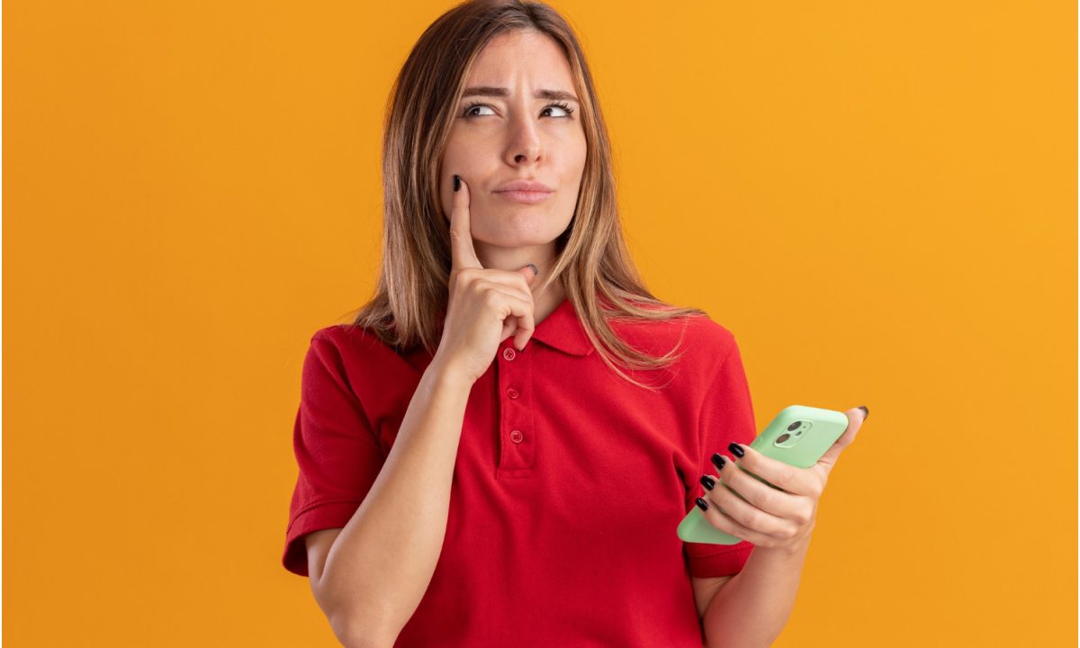 Cómo saber de quién es un número de teléfono mujer con celular