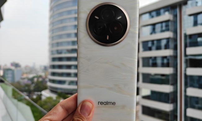 Una fotografía del realme 14 Pro.