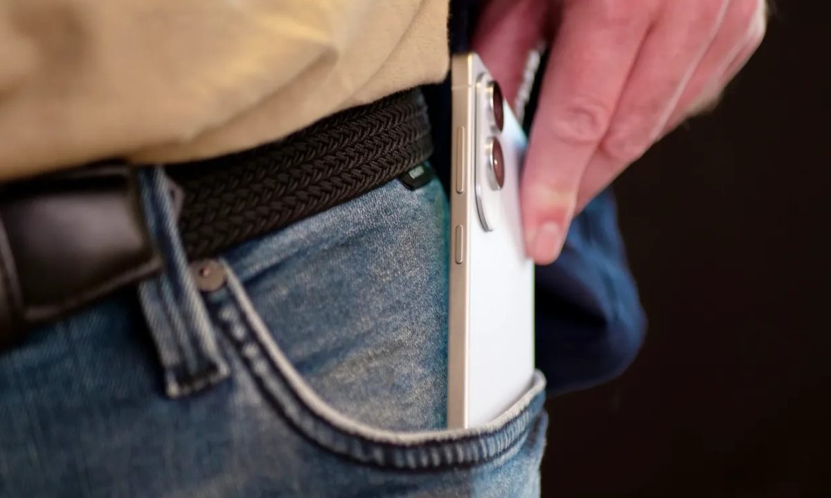 Samsung Galaxy S25 Edge en el bolsillo