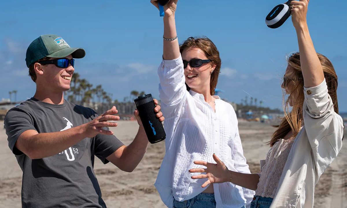 jlab presenta su colorida e iluminada nueva linea de altavoces para fiestas party speakers lifestyle inline family 1000 2 her