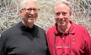 Bill Gates vs. Linus Torvald