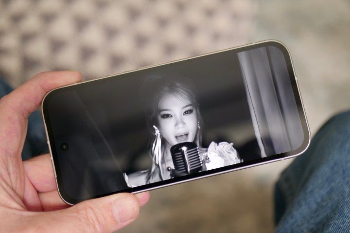 Celular cargando video