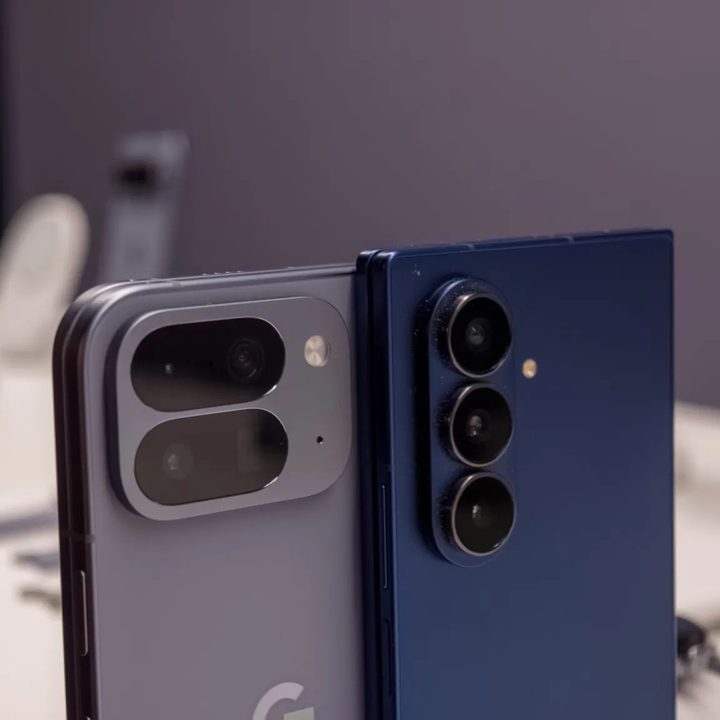 google pixel 10 pro fold vs samsung galaxy z 7 pelea plegable insignia 18