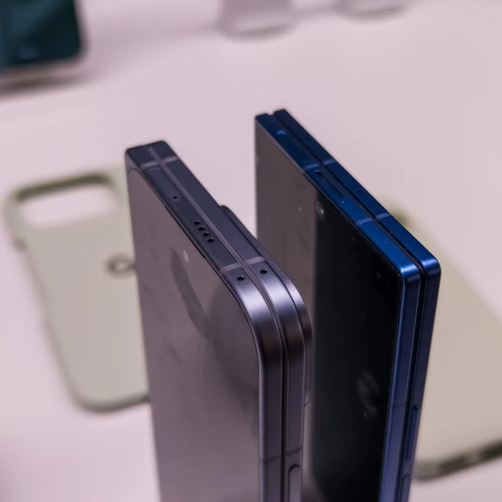 google pixel 10 pro fold vs samsung galaxy z 7 pelea plegable insignia 6