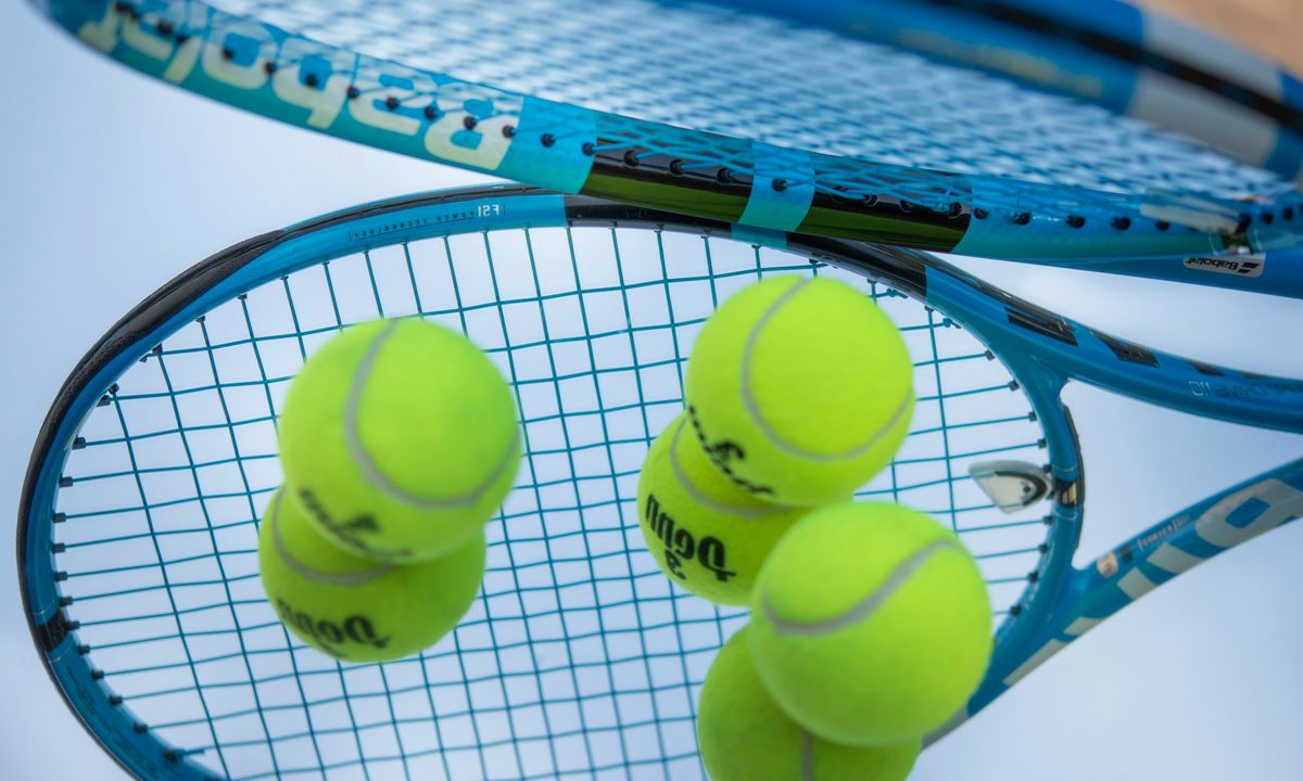 Raquetas con pelotas de tenís
