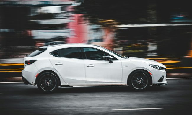 Auto a toda velocidad