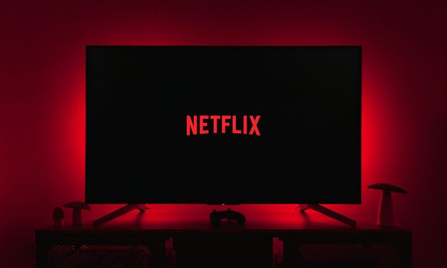 Televisión con logo de Netflix